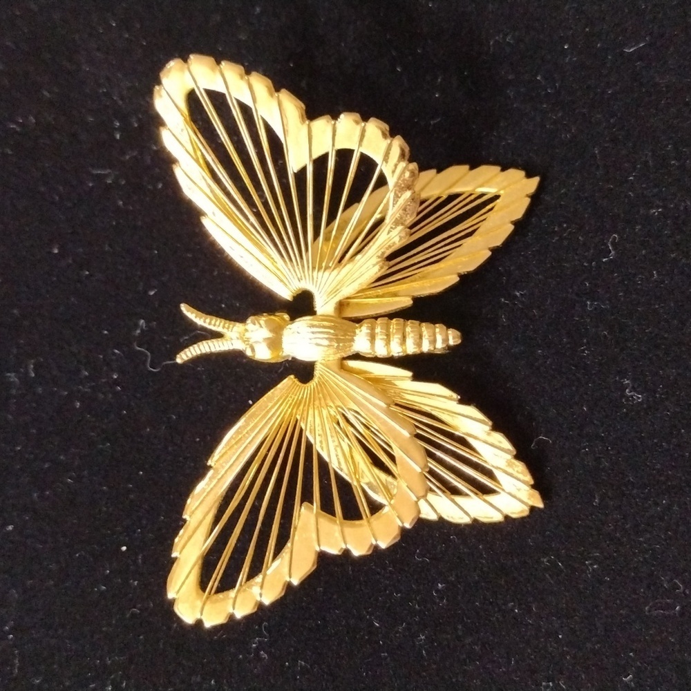 Vintage Monet Goldtone‎ Filagree Butterfly Brooch Pin